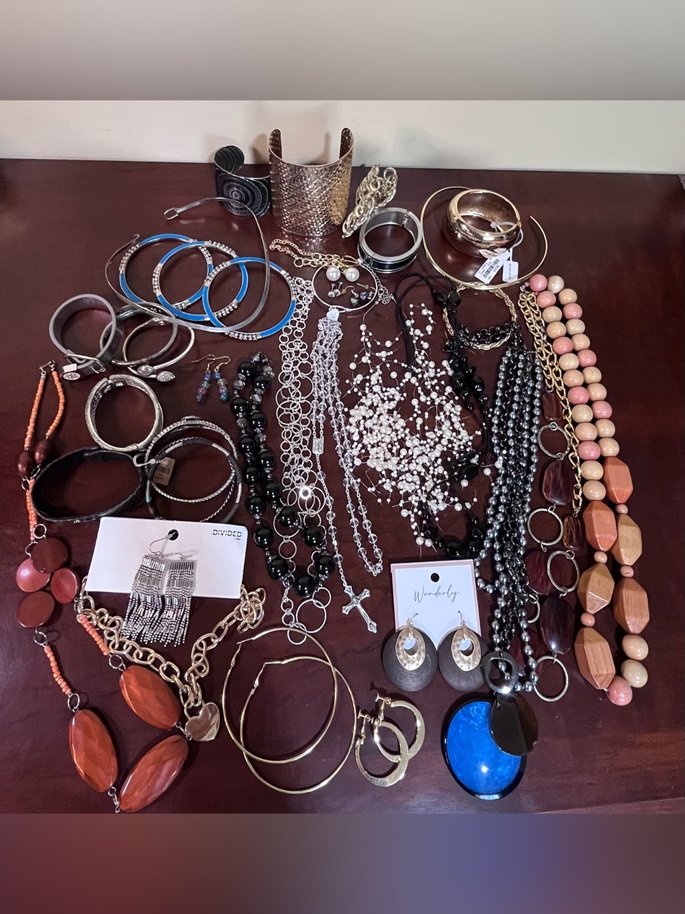 Mixed Women’s Jewelry Lot—Read description